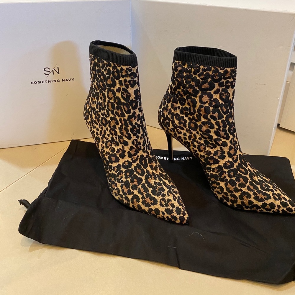 NIB Something Navy Bootie